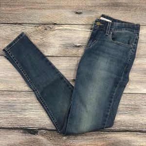 Levi’s 535 super skinny jeans! Size 6 (28”)